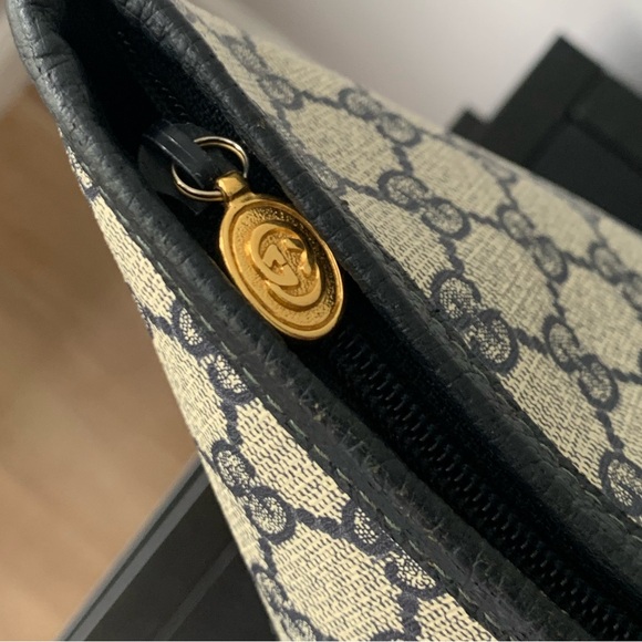 (61) GUCCI 80s Navy Large Tote - Picture 7 of 12